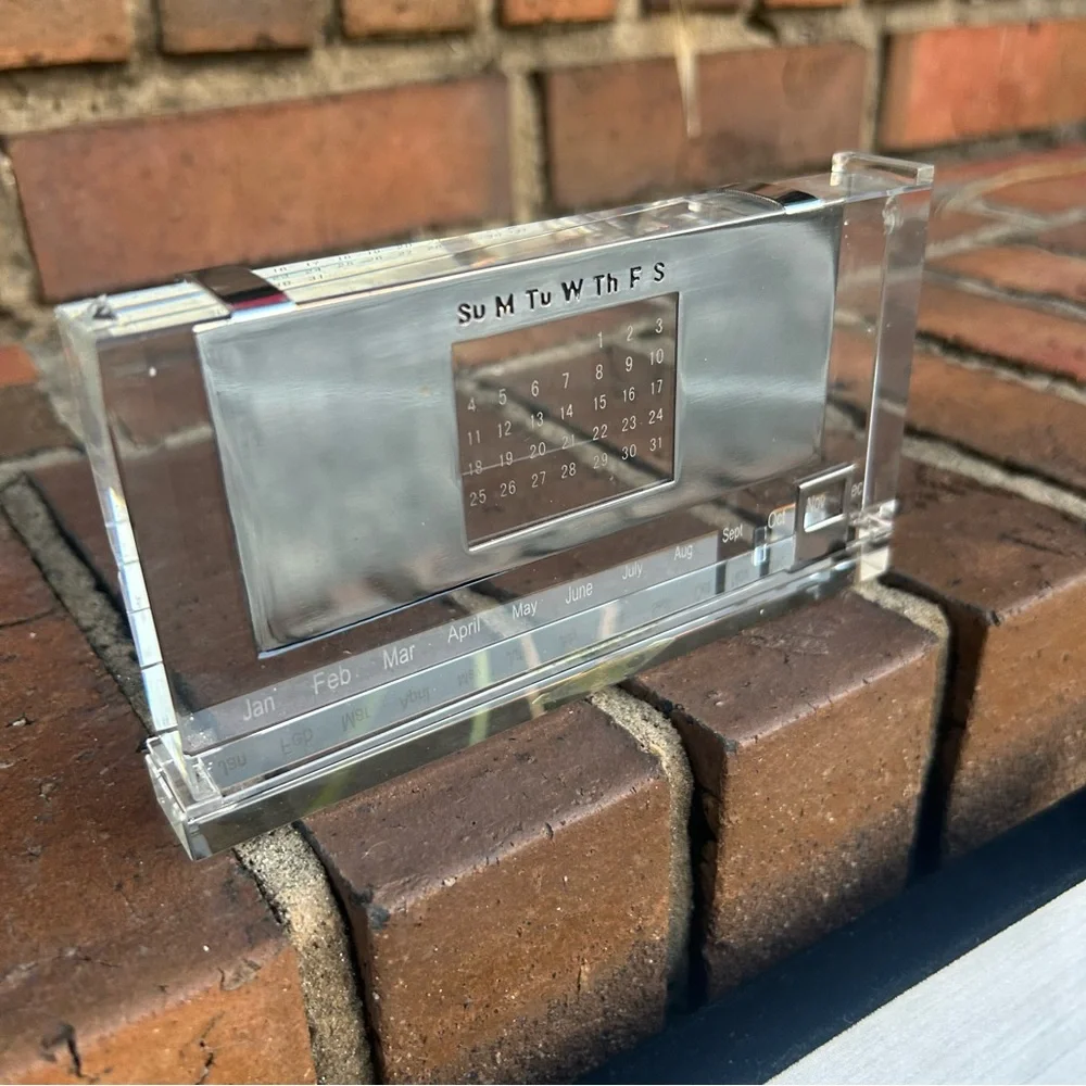 Shannon Crystal calendar desk accessory.